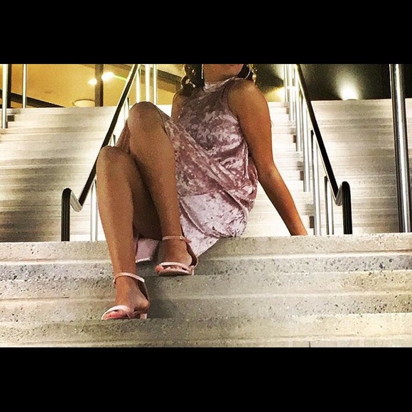 Flattering Sleeveless Crushed Velvet Dress - Picture 8 of 8